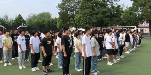 潁上三銘中等專業(yè)學(xué)校（止戈校區(qū)）升旗儀式