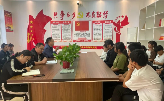 潁上三銘中等專業學校傾聽學生心聲，共促學校發展
